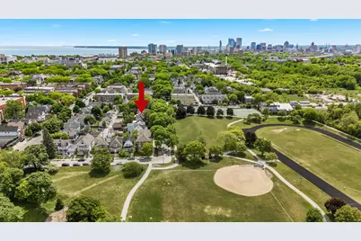 2726 N Bartlett Ave, Milwaukee, WI 53211 - Photo 31