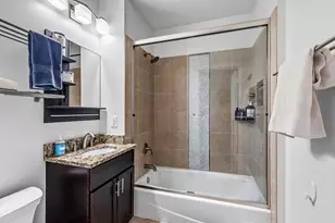 2726 N Bartlett Ave, Milwaukee, WI 53211 - Photo 17