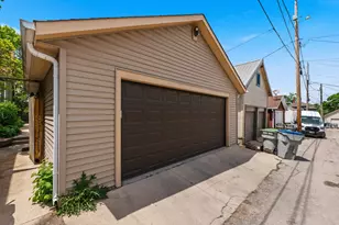 2726 N Bartlett Ave, Milwaukee, WI 53211 - Photo 27