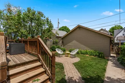 2726 N Bartlett Ave, Milwaukee, WI 53211 - Photo 25