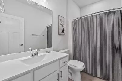 1018  Cascade Cir, Hartford, WI 53027 - Photo 5