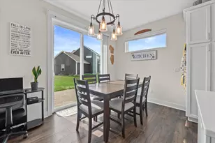 1018 Cascade Cir, Hartford, WI 53027 - Photo 9