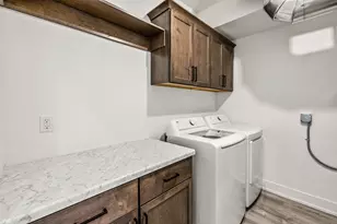 234 E Brown St, Milwaukee, WI 53212 - Photo 11