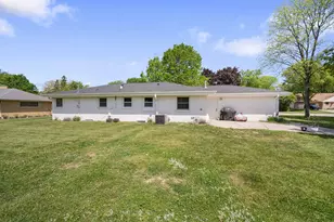 8001 W Whitaker Ave, Greenfield, WI 53220 - Photo 23