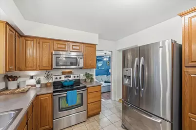 7035 N Rockledge Ave, Glendale, WI 53209 - Photo 11