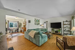 7035 N Rockledge Ave, Glendale, WI 53209 - Photo 7