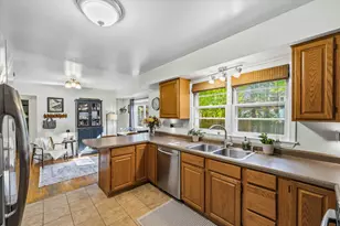 7035 N Rockledge Ave, Glendale, WI 53209 - Photo 9