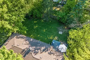 7035 N Rockledge Ave, Glendale, WI 53209 - Photo 27