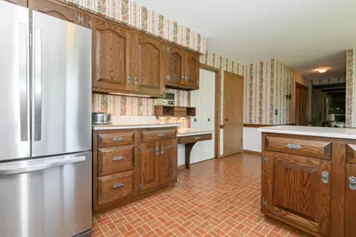 524  Park Crest Dr, Thiensville, WI 53092 - Photo 9