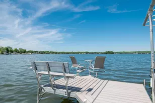 W267N2937 Peterson Dr, Pewaukee, WI 53072 - Photo 3