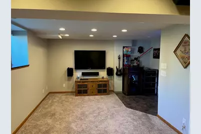 241  Quail Cir, West Bend, WI 53095 - Photo 9