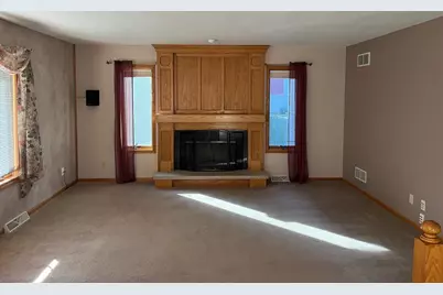 241  Quail Cir, West Bend, WI 53095 - Photo 5