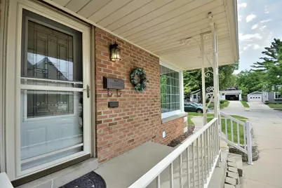 122 N Maple Ter, Oconomowoc, WI 53072 - Photo 3