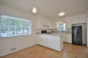 122 N Maple Terrace, Oconomowoc, WI 53072 - Photo 11