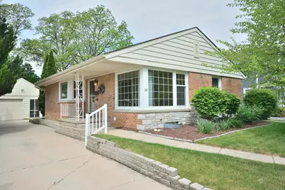 122 N Maple Ter, Oconomowoc, WI 53072 - Photo 1