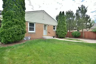 122 N Maple Terrace, Oconomowoc, WI 53072 - Photo 5