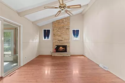 13885 W Crawford Dr, New Berlin, WI 53151 - Photo 11