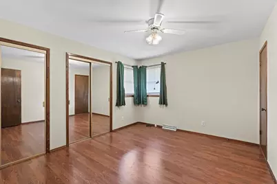 13885 W Crawford Dr, New Berlin, WI 53151 - Photo 15