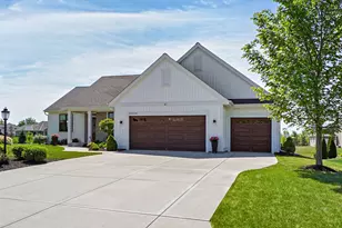W223N4688 Seven Oaks Dr, Pewaukee, WI 53072 - Photo 3