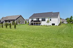 W223N4688 Seven Oaks Dr, Pewaukee, WI 53072 - Photo 31