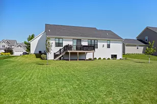 W223N4688 Seven Oaks Dr, Pewaukee, WI 53072 - Photo 33