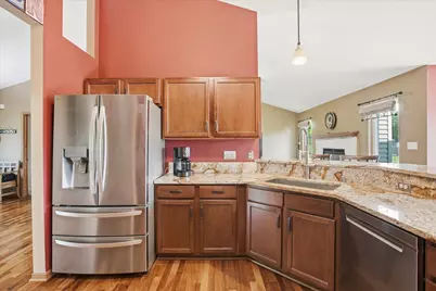 944  Bluebird Ct, Hartford, WI 53027 - Photo 11