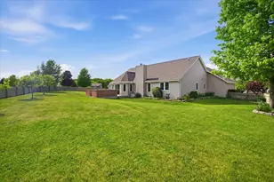 944 Bluebird Ct, Hartford, WI 53027 - Photo 45