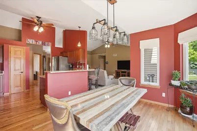 944  Bluebird Ct, Hartford, WI 53027 - Photo 9