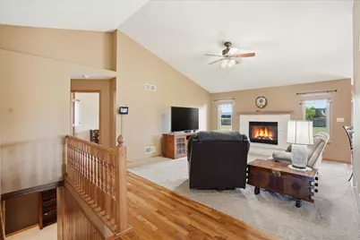 944  Bluebird Ct, Hartford, WI 53027 - Photo 3