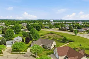 944 Bluebird Ct, Hartford, WI 53027 - Photo 51