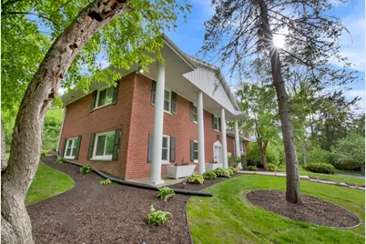 1435  Victoria Cir, Elm Grove, WI 53122 - Photo 3