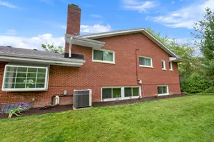 1435 Victoria Circle, Elm Grove, WI 53122 - Photo 5