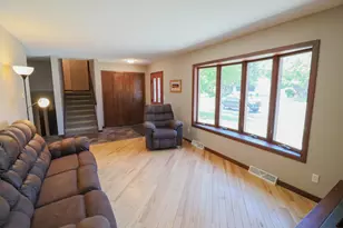 912 Packer Dr, Holmen, WI 54636 - Photo 5