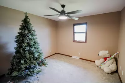 912  Packer Dr, Holmen, WI 54636 - Photo 17