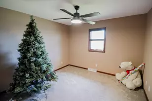 912 Packer Dr, Holmen, WI 54636 - Photo 17