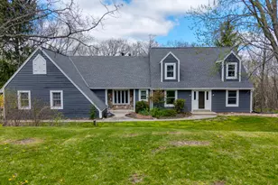 S1W31448 Hickory Hollow Ct, Delafield, WI 53018 - Photo 5