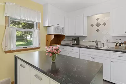1420  Neenah St, Watertown, WI 53094 - Photo 9