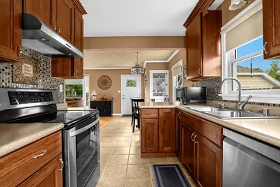 348  24th St, La Crosse, WI 54601 - Photo 11