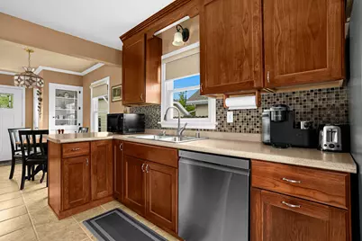 348  24th St, La Crosse, WI 54601 - Photo 9