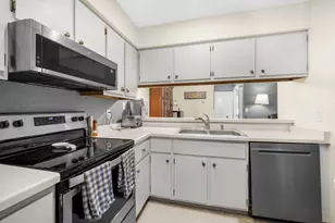 n110w16973 Ashbury Cir, Germantown, WI 53022 - Photo 3