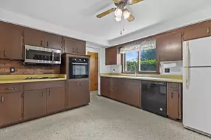 2833 Ohio St, Racine, WI 53405 - Photo 7