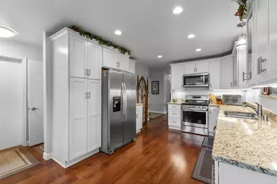 N98W17973  Bramblewood Ct, Germantown, WI 53022 - Photo 7