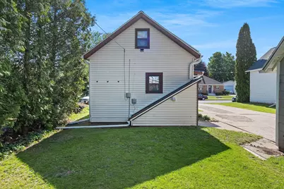 1120 S 23rd St, Manitowoc, WI 54220 - Photo 11