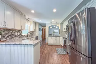 21660 Mayrose Blvd, Brookfield, WI 53045 - Photo 17