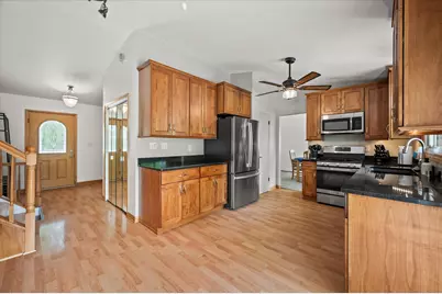 16005 W Allison Dr, New Berlin, WI 53151 - Photo 9