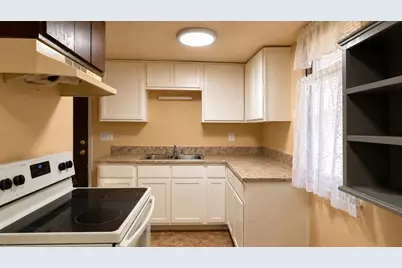 2375 S 16th St #2377, Milwaukee, WI 53215 - Photo 19