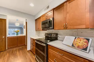 2525 S Shore Dr, Milwaukee, WI 53207 - Photo 19