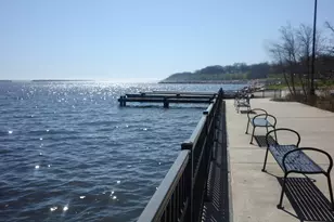 2525 S Shore Dr, Milwaukee, WI 53207 - Photo 15