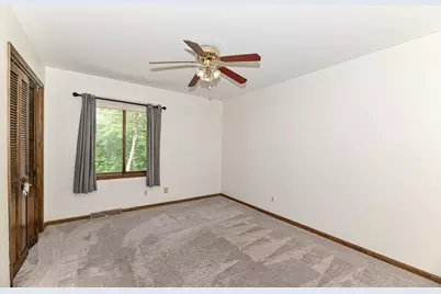 21601 W Lochinvar Ln, New Berlin, WI 53146 - Photo 23