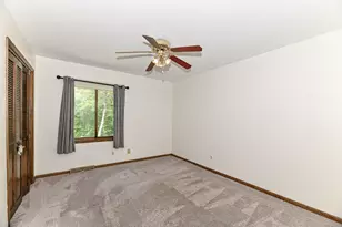 21601 W Lochinvar Ln, New Berlin, WI 53146 - Photo 23